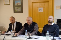 Namestnik predsednika občinske volilne komisije Marjan Dragar, predsednik Branko Hojnik in novi župan Marko Rakovnik title=