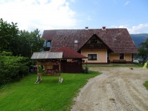 Na dvorišču kmetije BICMAN-PUŠNIK title=