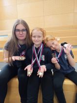 Sestre Pisnik s petimi medaljami title=