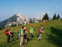 Begunjščica, Stol in Vrtača, v ozadju čakamo na Triglav title=