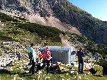 Na slabih 2000 m postanemo pri bivaku IV title=