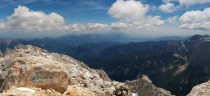 Panoramski pogled 4/4: vzdolž Karavank do Kamniških title=