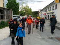 Pot smo pričeli skoraj 700 m visoko v vasi Črni Vrh title=