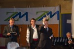 Pepe kalofot iz Komiže je županu podaril model komiške falkuše, avtohtone ribiške ladje title=