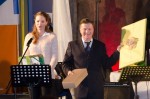 Med številnimi predanimi darili je viška podžupanja Antonia Uskok našemu županu podarila umetniško sliko title=