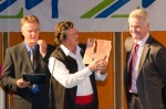 Predsednik lovrenške godbe Bogdan Španbauer med Pepetovo razlago viškega in komiškega zaliva ter pohorskimi bregi title=