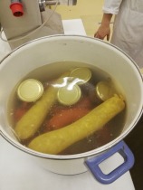 Sledi končna priprava klobas in paštete. title=