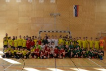 Skupinska slika nastopajočih ekip U13 title=