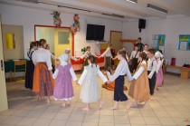 Nastop šolske folklorne skupine title=