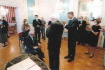 Slovenski in italijanski predsednik Borut Pahor in Sergio Matarella izročata pisatelju Borisu Pahorju najvišji priznanji obeh držav (vir: arhiv Borisa Pahorja) title=