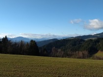 Pogled proti Uršlji, Raduhi in Peci title=