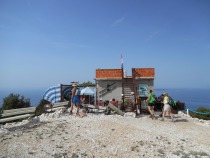 Ne zgleda ravno razkošno a pivo je bilo za to vročino dovolj hladno title=