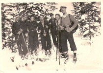 Smučarji na Klopnem vrhu 29. 1. 1939 title=
