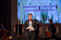 Matic je duhovito krmaril med nastopajočimi title=