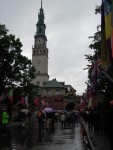Vhod v svetišče Jasna gora z grbom papeža Janeza Pavla II title=