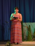 Sproščena voditeljica Helena Petrič je spretno vodila prireditev po scenariju Natalije in Mihe Kranerja title=