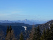 Pogled proti Karavankam Julijskim alpam title=